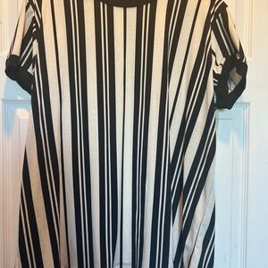LuLaRoe Liv short sleeve striped tee shirt 2X
